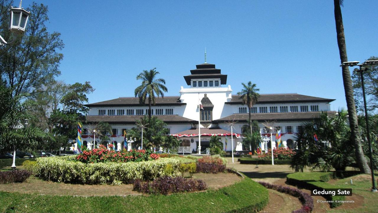Hotel Bantal Guling Trans Bandung Exterior foto